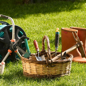 Les meilleurs accessoires de jardin pour entretenir son potager et ses massifs de fleurs.